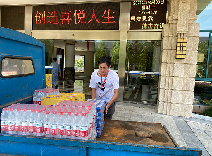 高溫慰問一線員工,送一絲清涼關懷 高溫慰問一線員工,送一絲清涼關懷